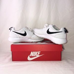 Nike Roshe One Sneakers